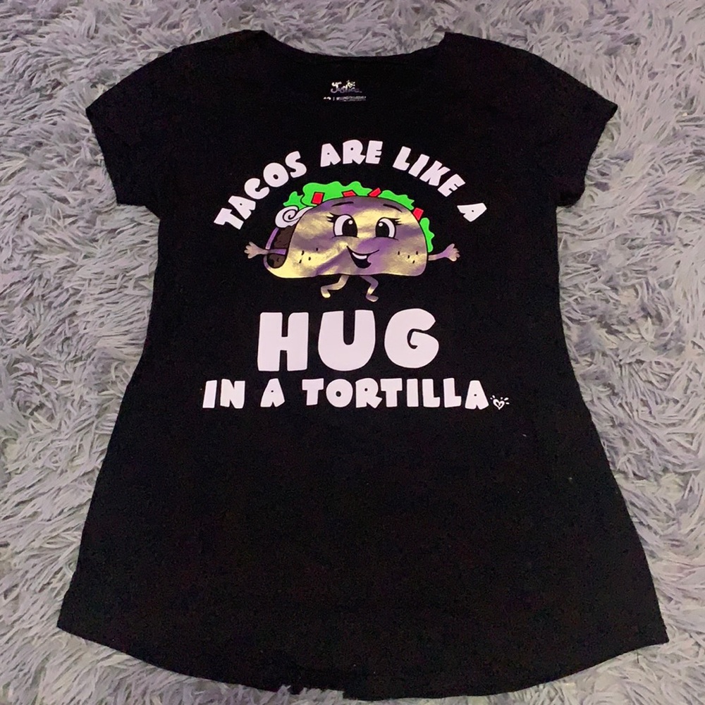 I am selling this black kids tee